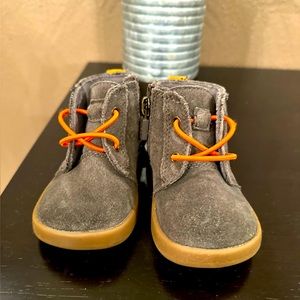 UGG Unisex-Child Kristjan Chukka Boot
